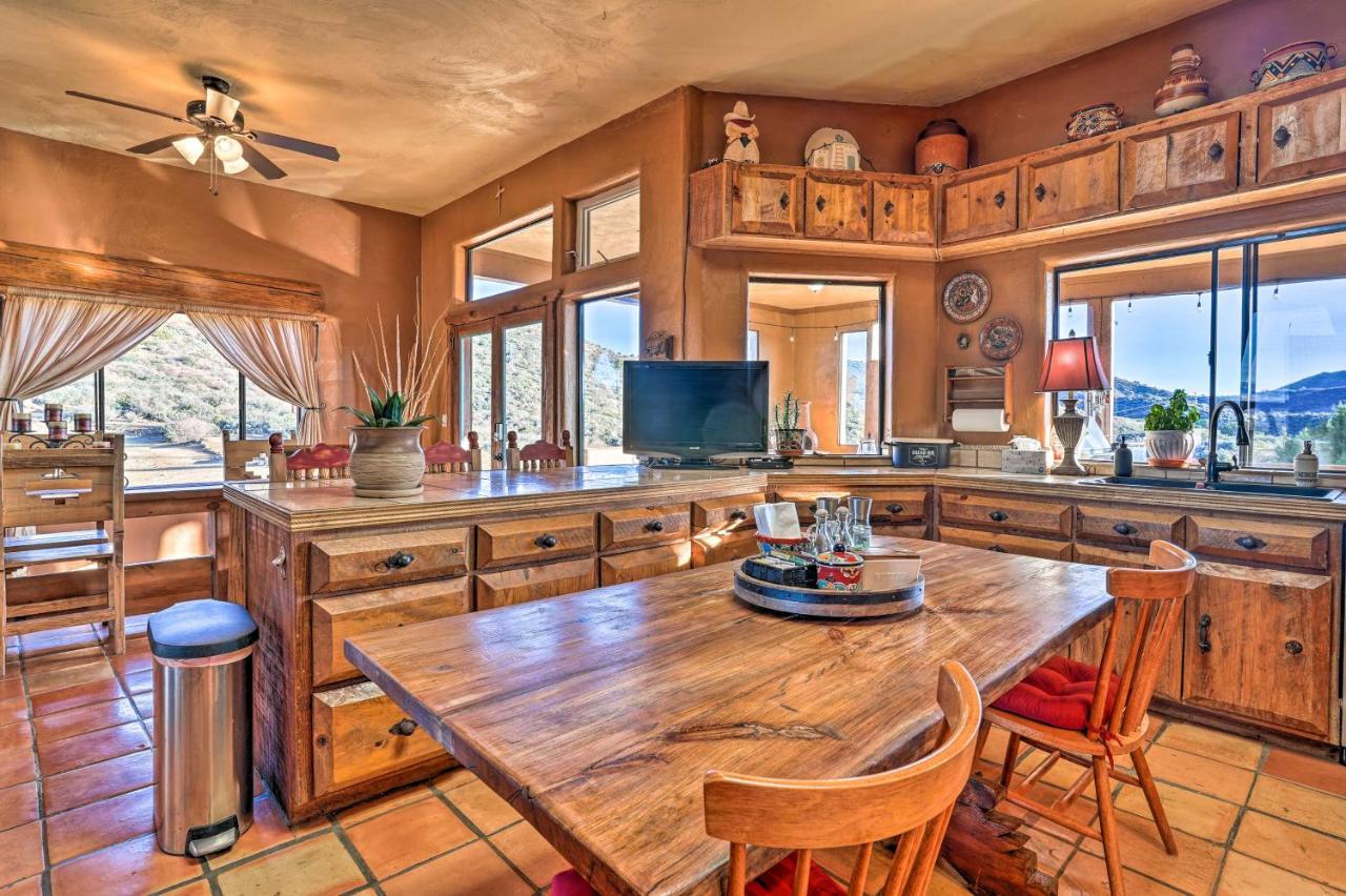 Adobe Arizona Home With Mountain Views And Grill Space Dewey-Humboldt Buitenkant foto