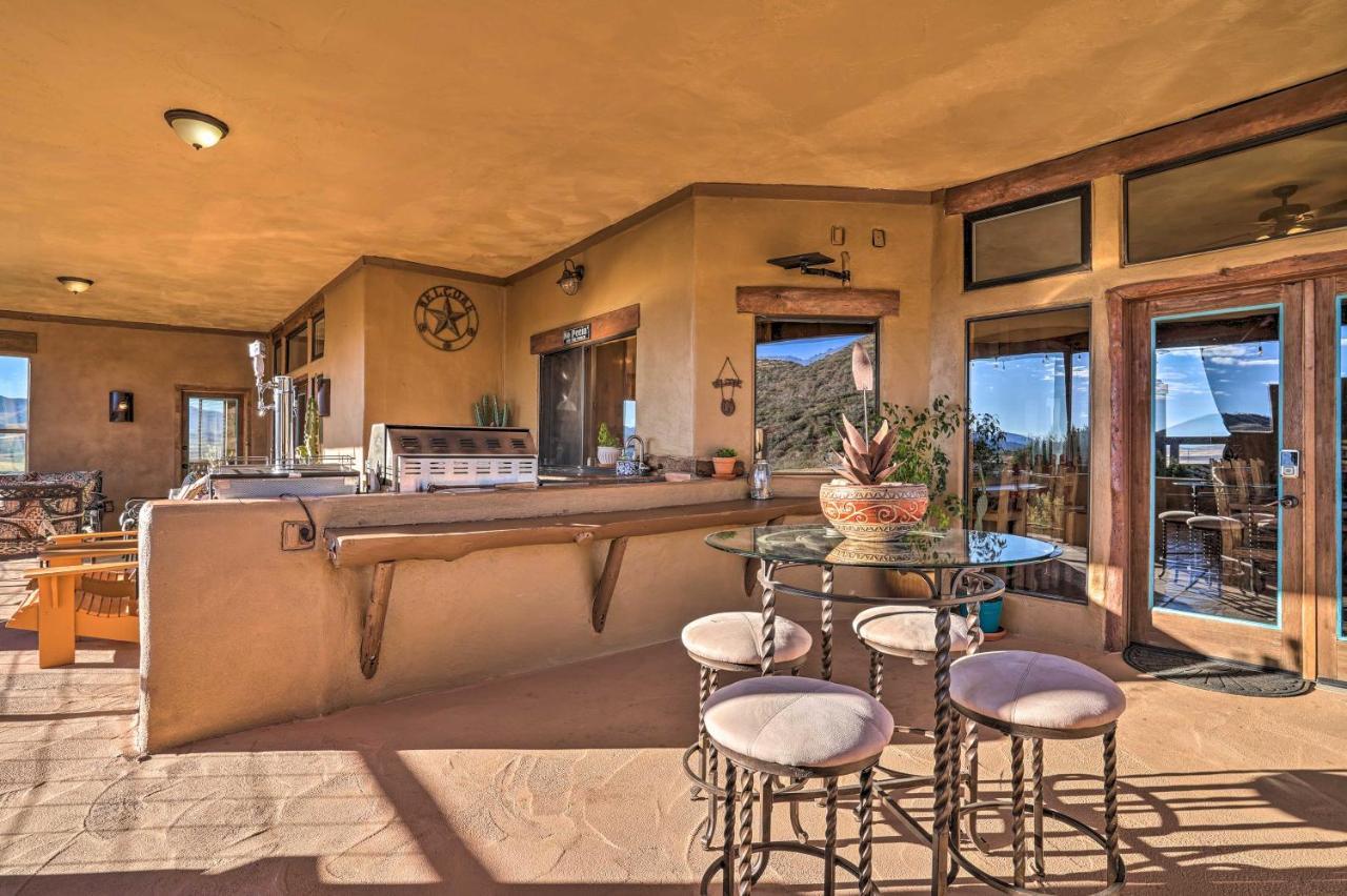 Adobe Arizona Home With Mountain Views And Grill Space Dewey-Humboldt Buitenkant foto